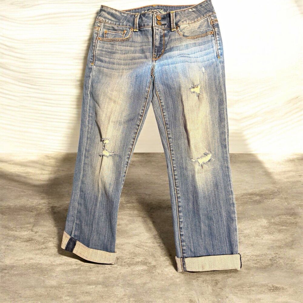 Womens Blue Light Wash Distressed Cuffed Straight-Leg Denim Jeans 5-Pocket
